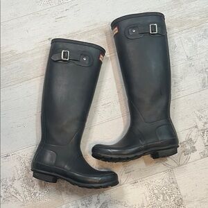 HUNTER Boots Classic Black Tall Rain Boots Size 7 or 8